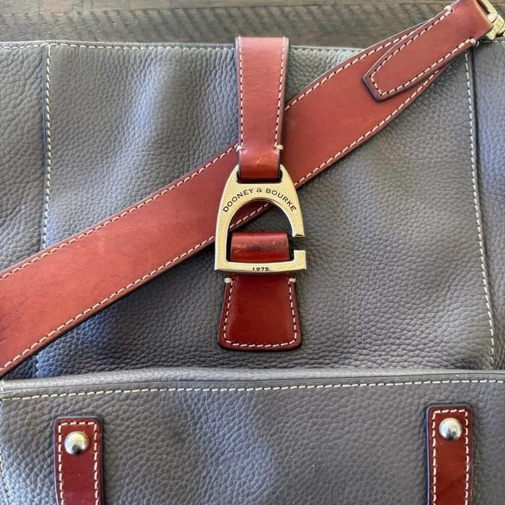 1975 Dooney & Bourke Derby Pebbled Leather Hobo Shoulder Bag Med Gray J14803780